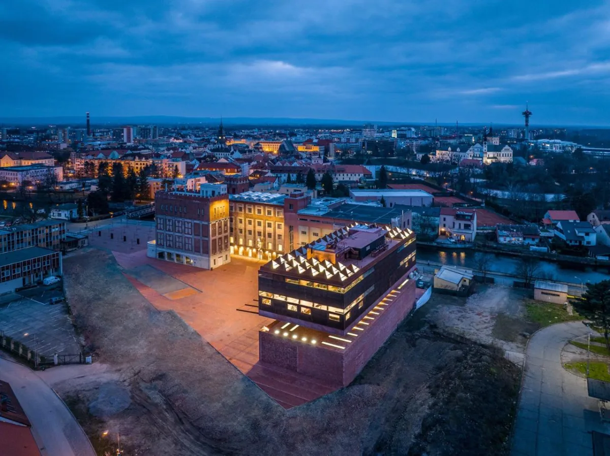 BIM建筑|帕尔杜比采 GAMPA、Sféra 建筑群与自动化工厂公共空间 / Šépka architekti