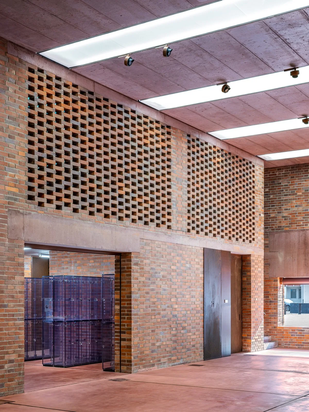 BIM建筑|帕尔杜比采 GAMPA、Sféra 建筑群与自动化工厂公共空间 / Šépka architekti
