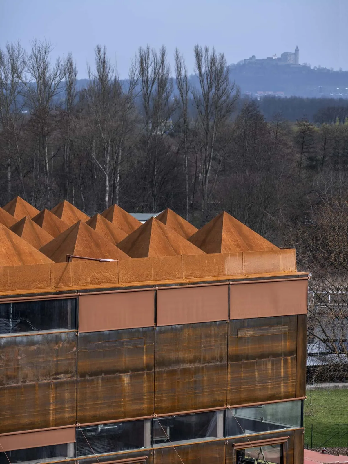 BIM建筑|帕尔杜比采 GAMPA、Sféra 建筑群与自动化工厂公共空间 / Šépka architekti