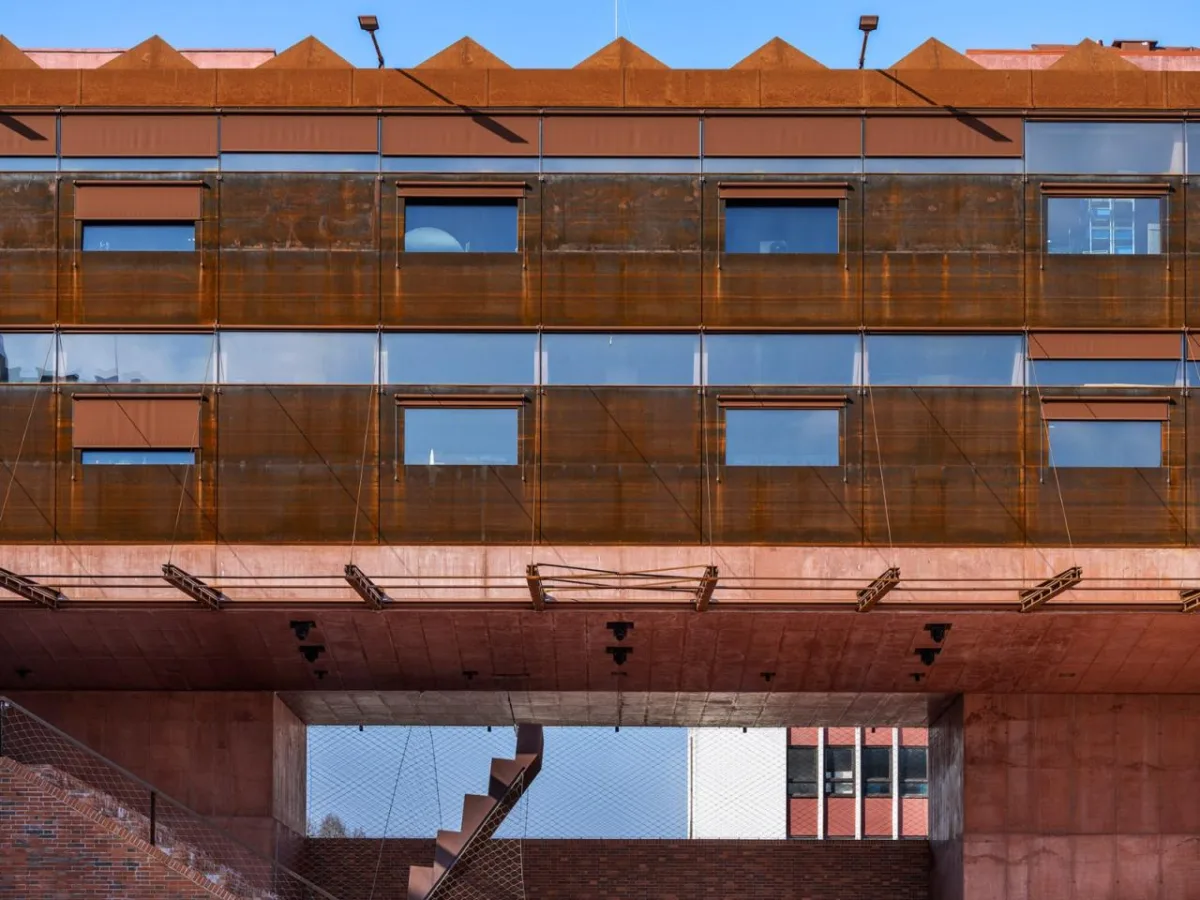 BIM建筑|帕尔杜比采 GAMPA、Sféra 建筑群与自动化工厂公共空间 / Šépka architekti