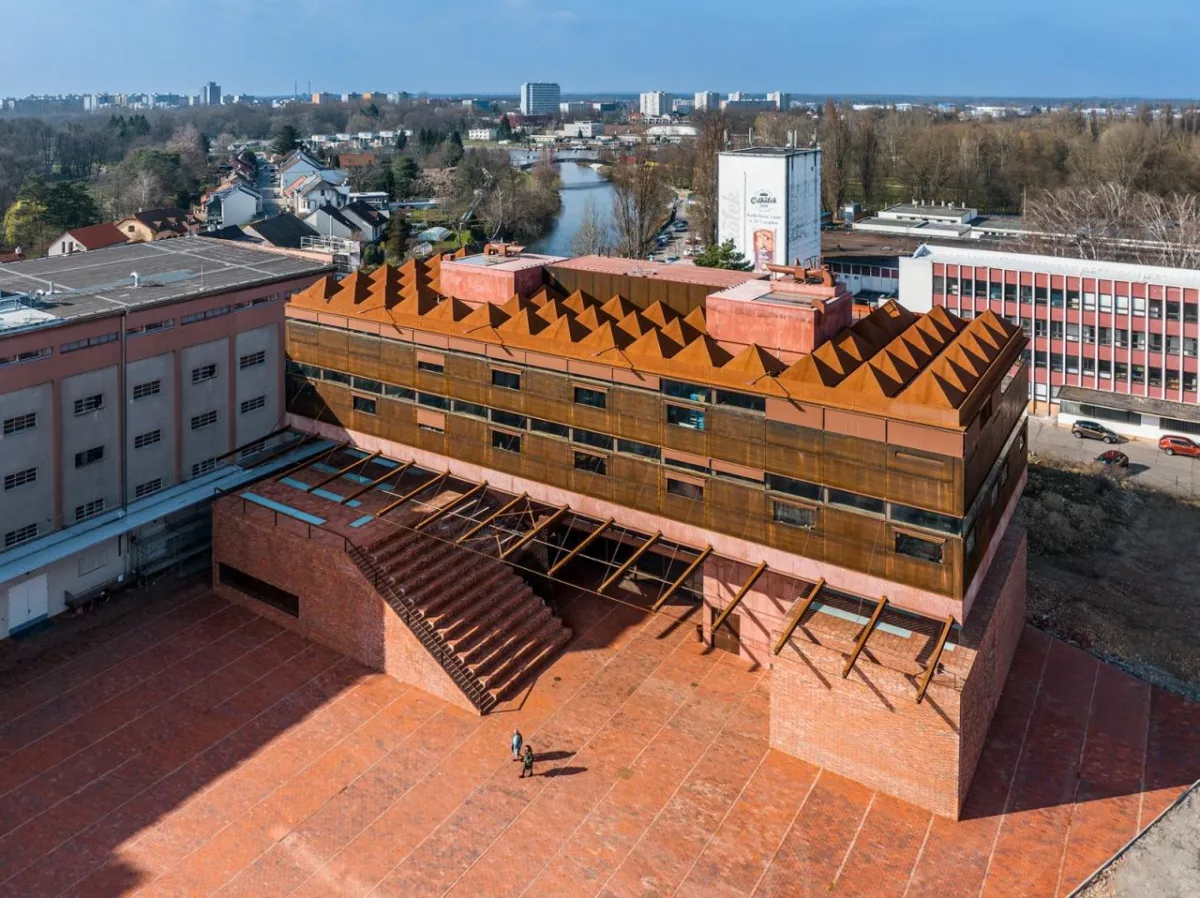 BIM建筑|帕尔杜比采 GAMPA、Sféra 建筑群与自动化工厂公共空间 / Šépka architekti