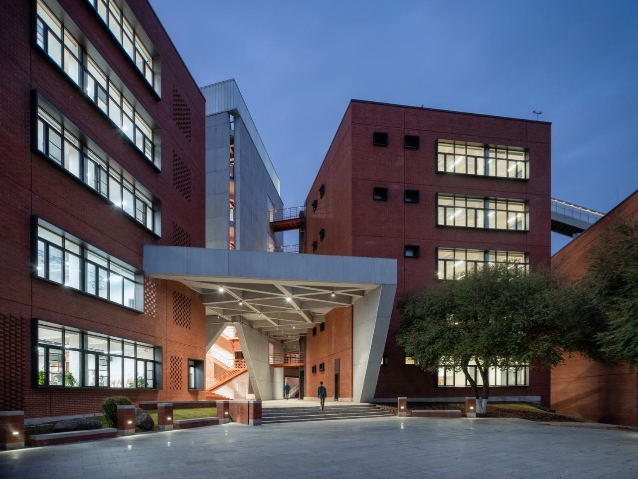 BIM建筑|北京师范大学珠海校区元白楼 / 清华大学建筑设计研究院 BIM建筑|北京师范大学珠海校区元白楼 / 清华大学建筑设计研究院