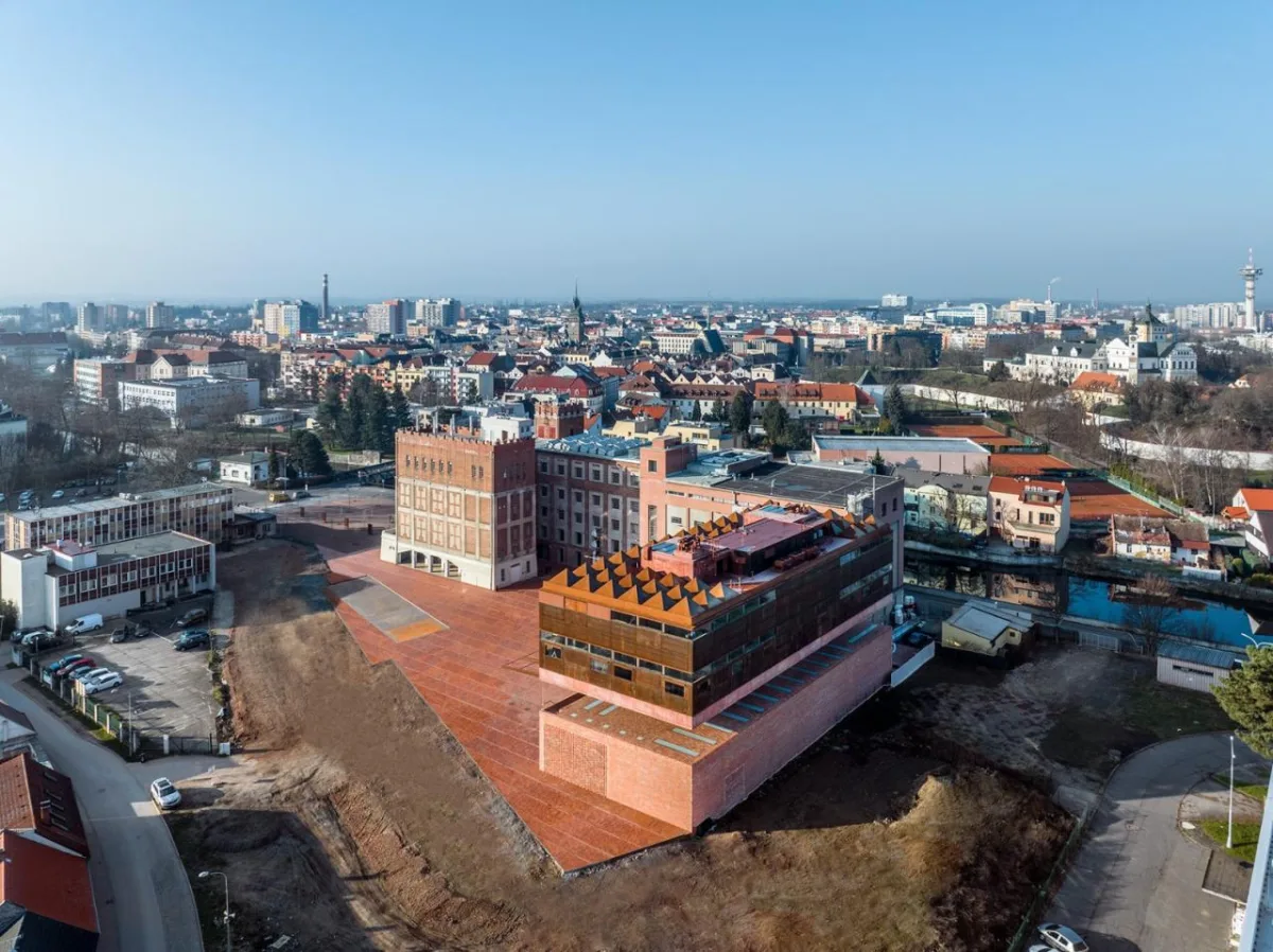 BIM建筑|帕尔杜比采 GAMPA、Sféra 建筑群与自动化工厂公共空间 / Šépka architekti