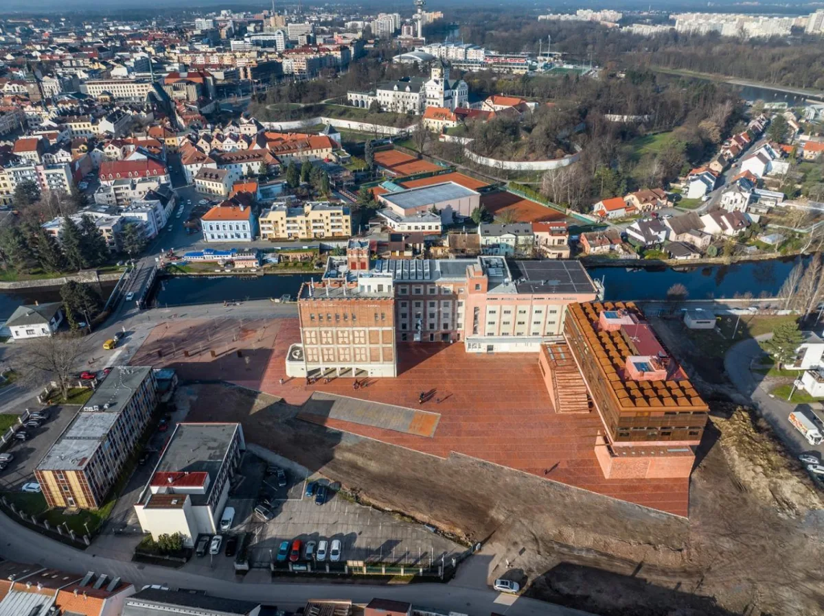 BIM建筑|帕尔杜比采 GAMPA、Sféra 建筑群与自动化工厂公共空间 / Šépka architekti