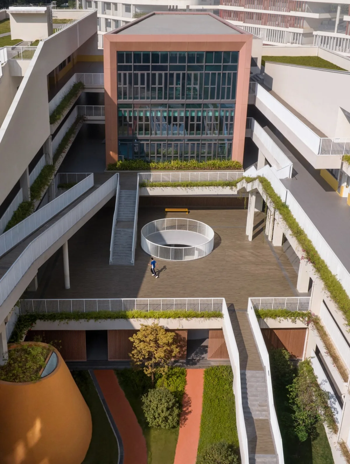 BIM建筑|深圳市龙华区清泉外国语学校初中部 / 一境建筑设计