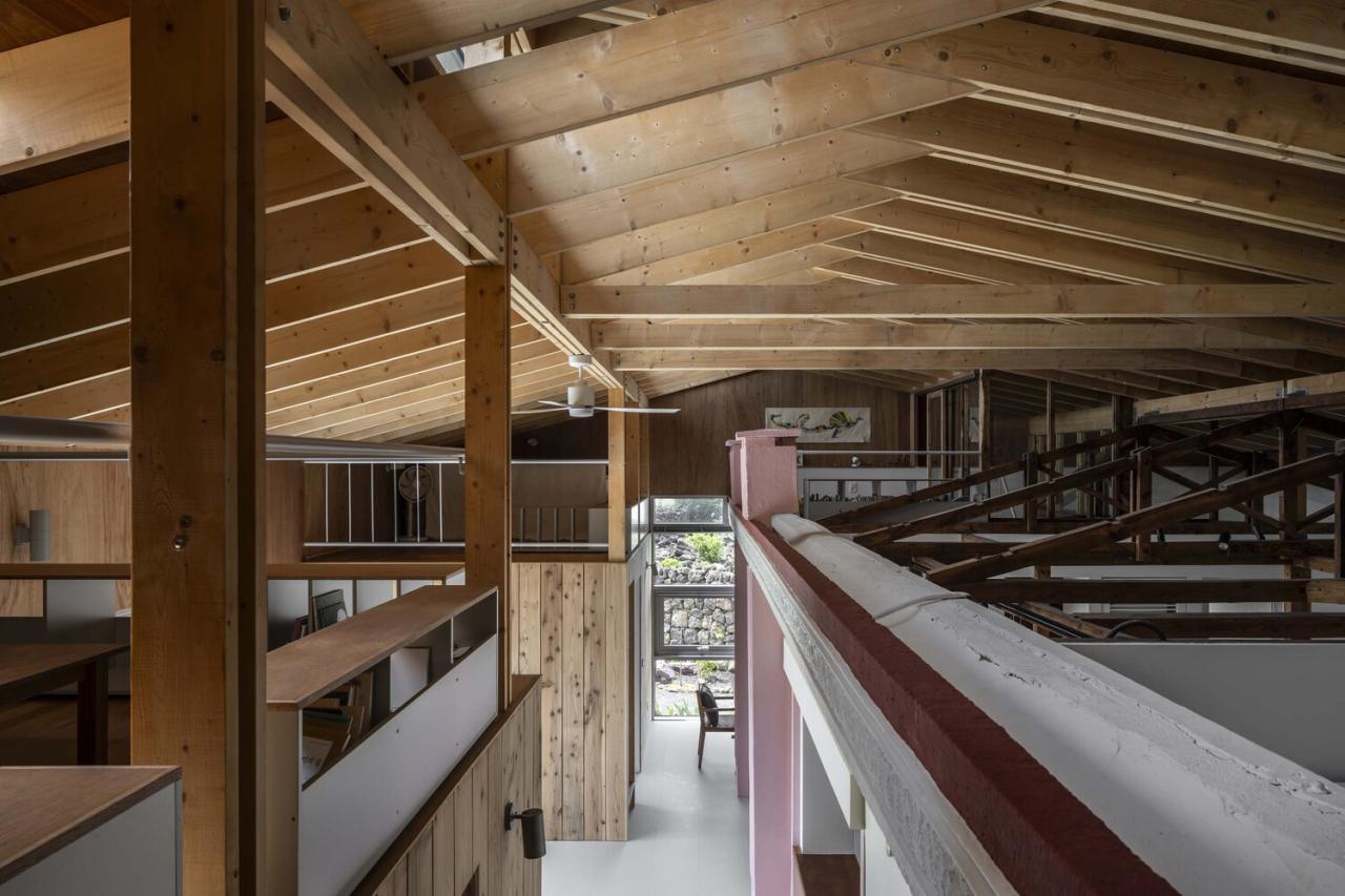 济州岛老房的新生新旧结构交织续写传统居住记忆的住宅设计 济州岛老房的新生新旧结构交织续写传统居住记忆的住宅设计