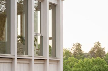 海峡边建筑奇迹挑战地形打造绝美视野的木质别墅设计-BIM建筑网