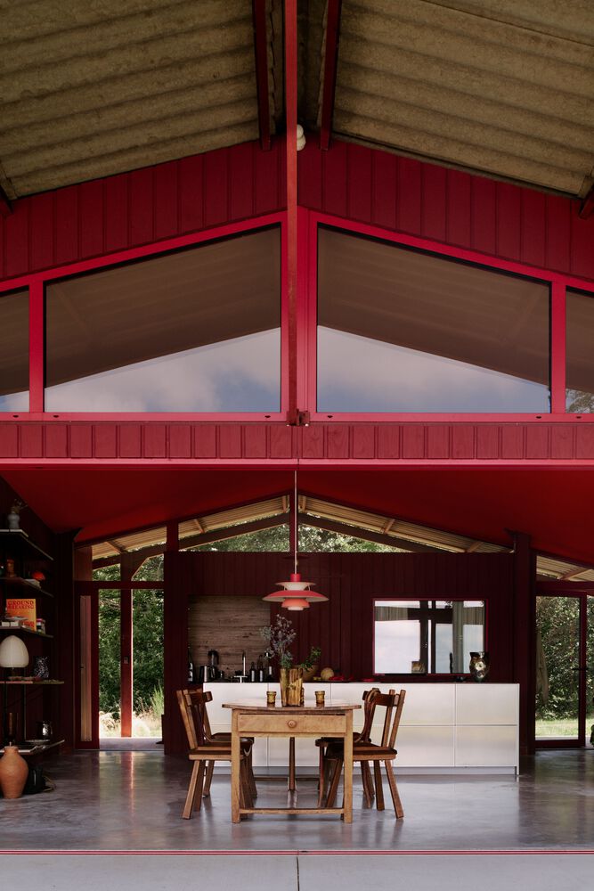 隐藏在葱郁壮丽环境中的红色宝石宁静的度假屋设计 隐藏在葱郁壮丽环境中的红色宝石宁静的度假屋设计