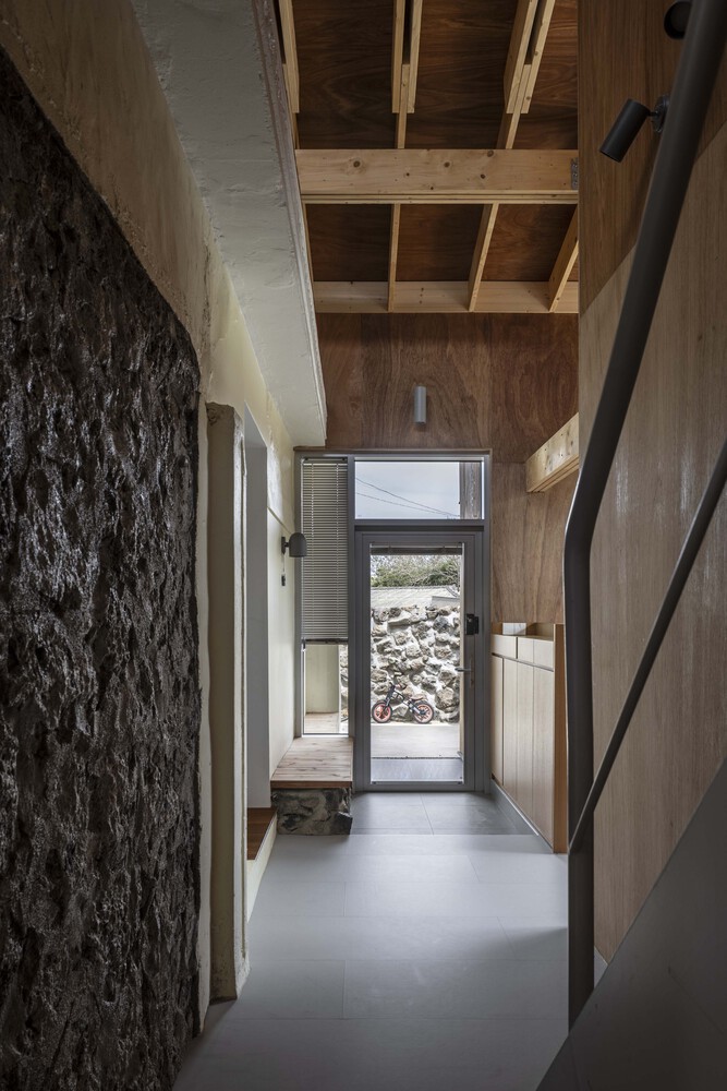 济州岛老房的新生新旧结构交织续写传统居住记忆的住宅设计 济州岛老房的新生新旧结构交织续写传统居住记忆的住宅设计